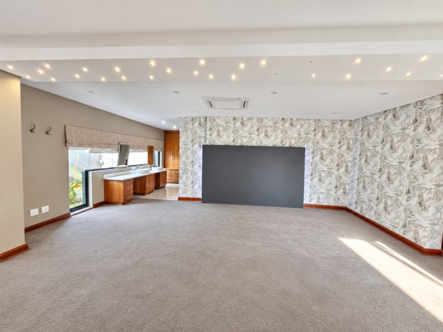 5 Bedroom Property for Sale in Waverley Free State